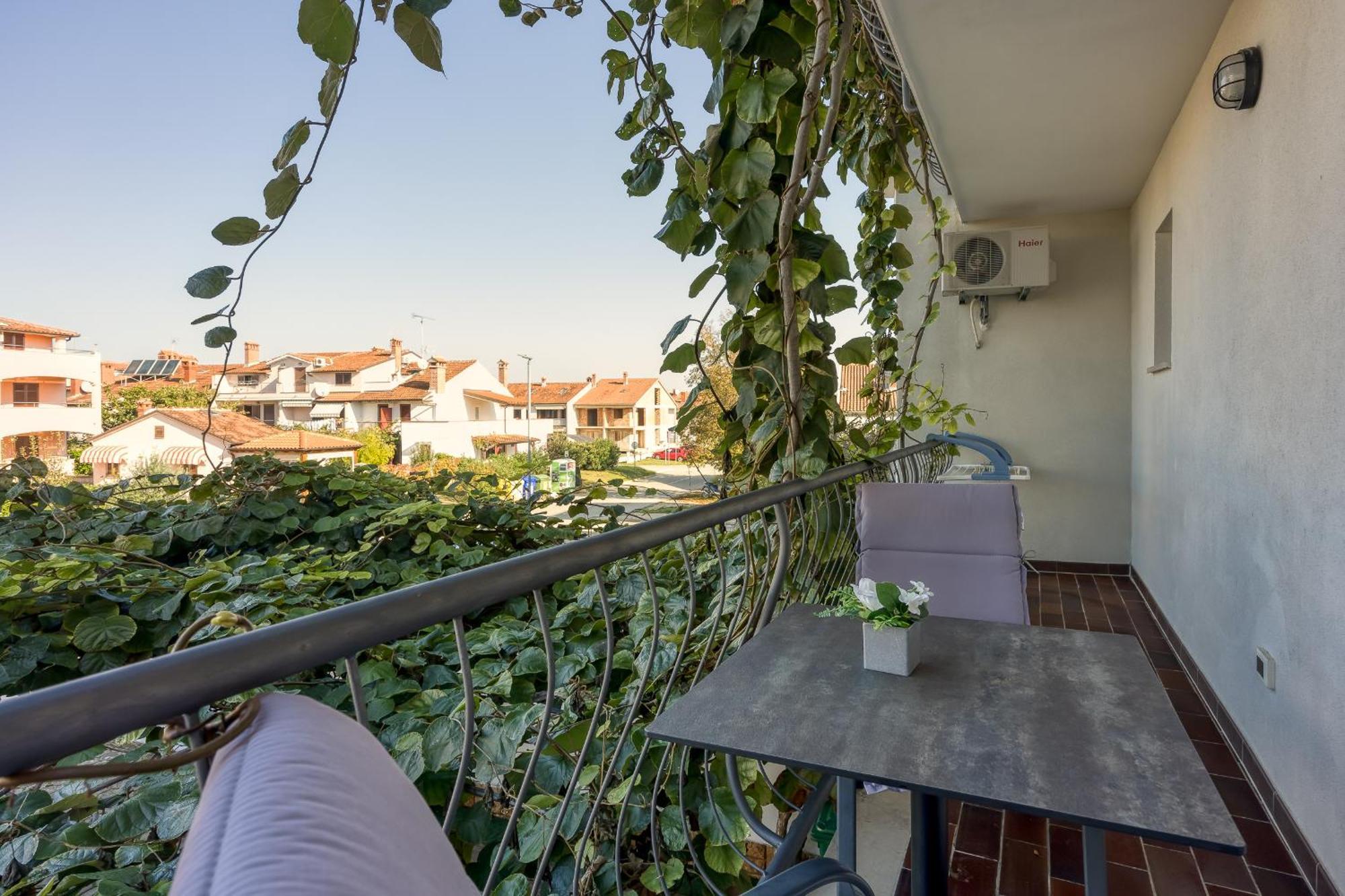 Apartments Orbanic ロヴィニ エクステリア 写真