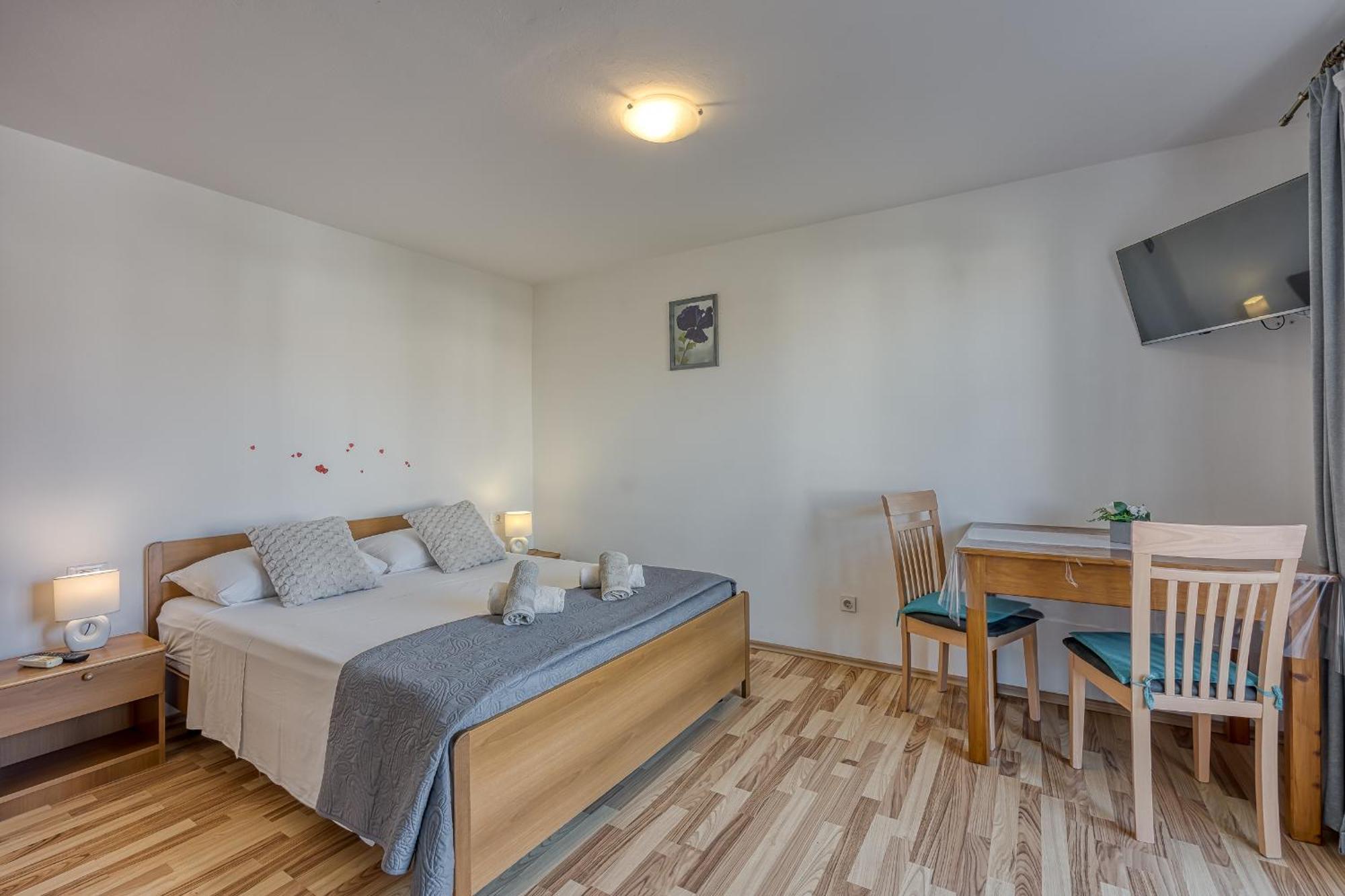 Apartments Orbanic ロヴィニ エクステリア 写真