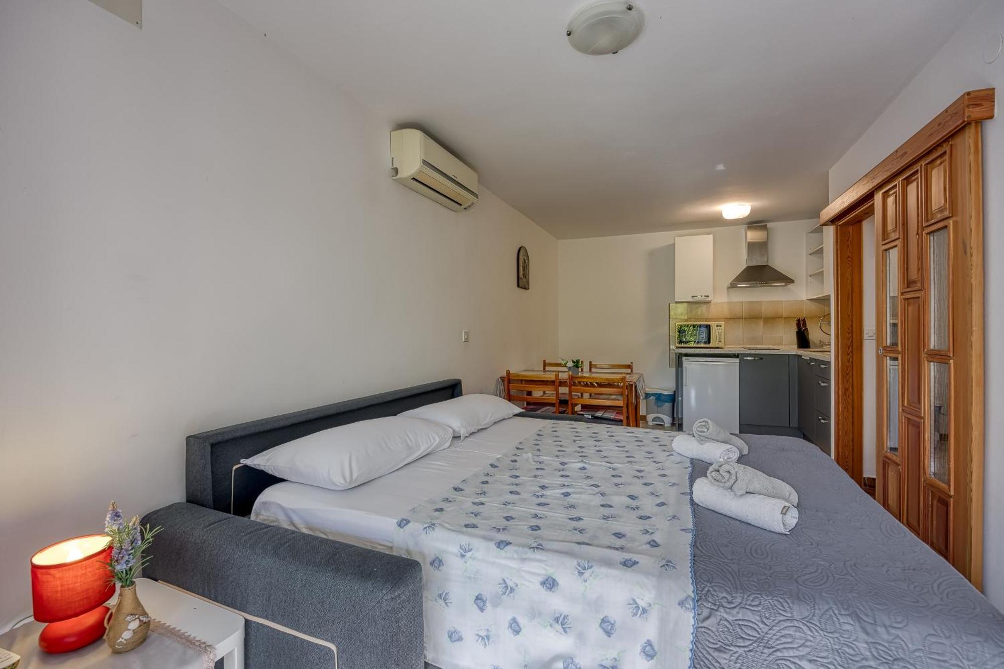 Apartments Orbanic ロヴィニ エクステリア 写真
