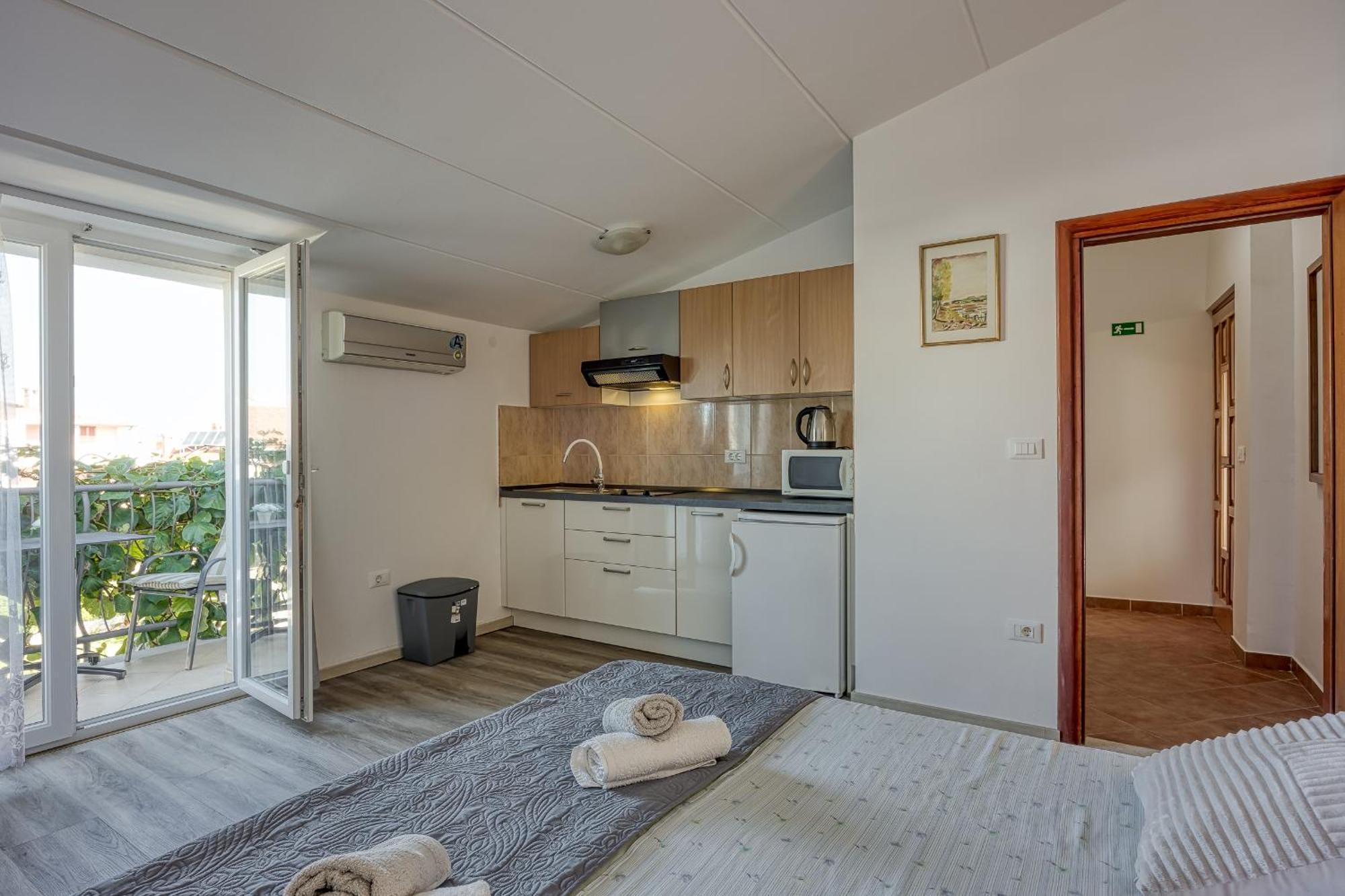 Apartments Orbanic ロヴィニ エクステリア 写真