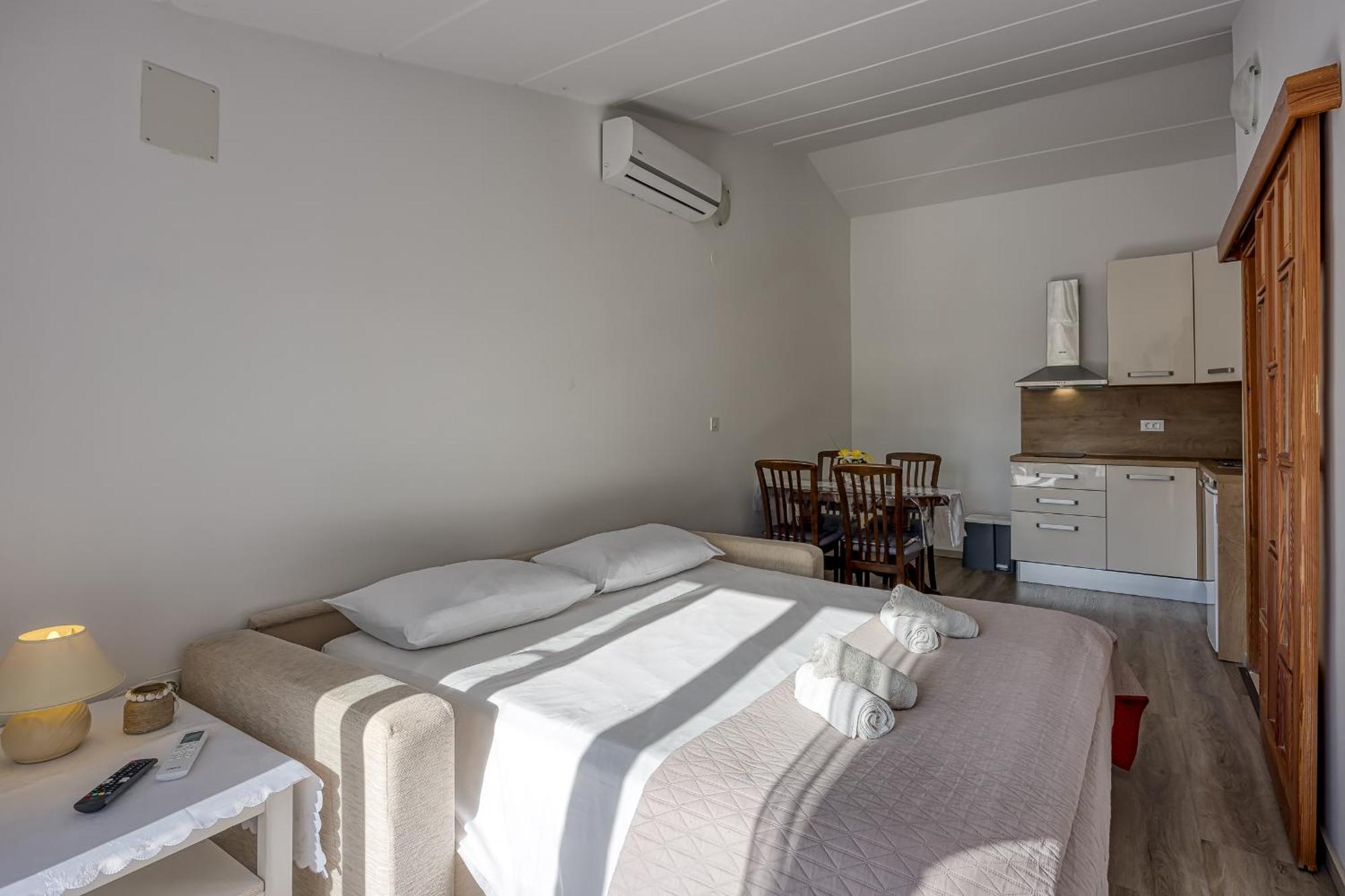 Apartments Orbanic ロヴィニ エクステリア 写真