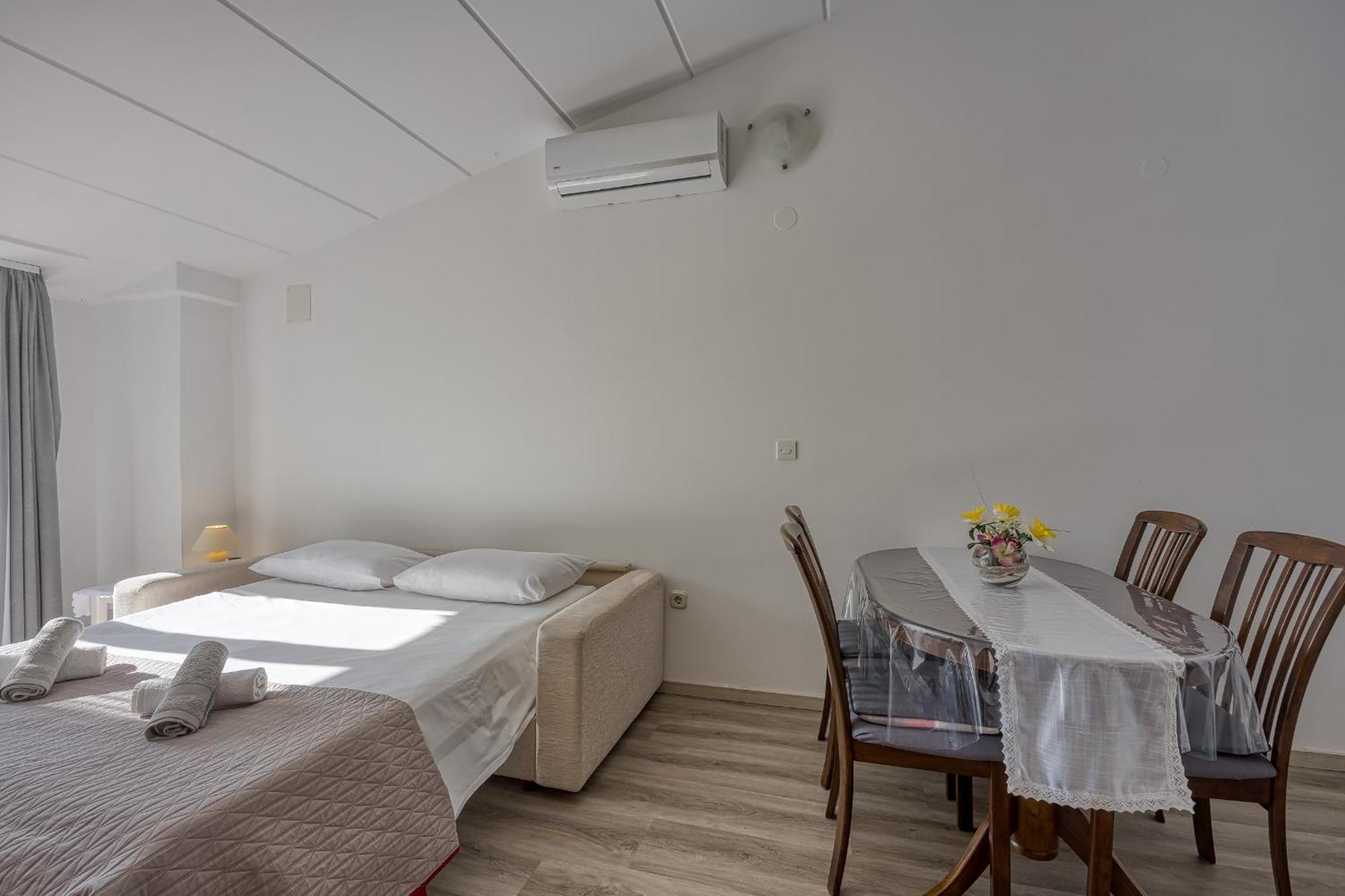 Apartments Orbanic ロヴィニ エクステリア 写真